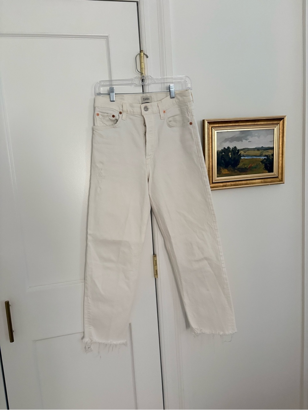 Citizens Of Humanity HERITAGE line, warm white, Straight Leg Jeans with Raw Hem
